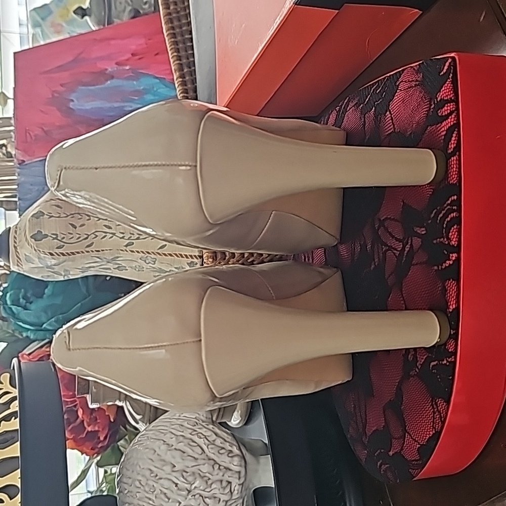 Nude Pumps - Picture 2 of 5